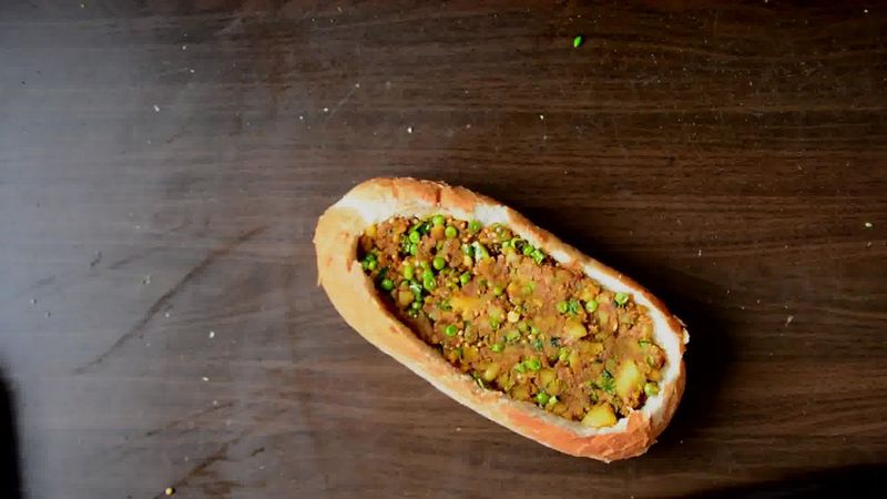 Image of the recipe cooking step-3-4 for Samosa French Loaf With Coriander Chutney (Video)