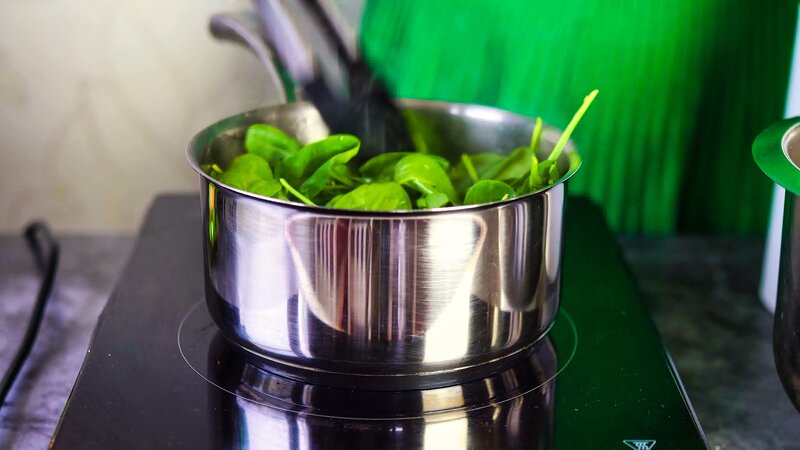 Image of the recipe cooking step-1-1 for Soft Spinach Roti Recipe (Palak Atta Roti)