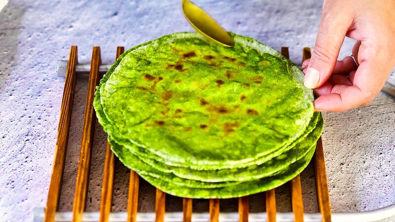 Image of the recipe cooking step-6-1 for Soft Spinach Roti Recipe (Palak Atta Roti)