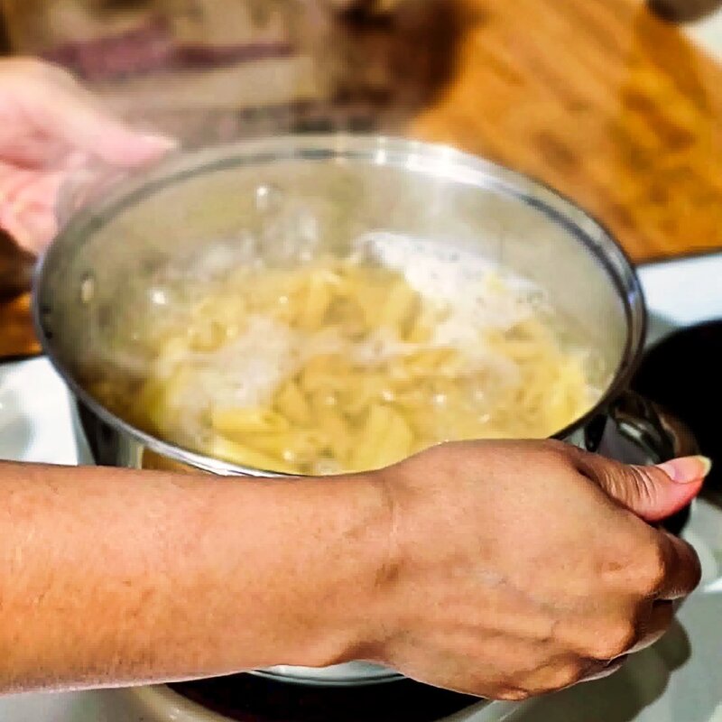 Image of the recipe cooking step-1-4 for Spinach Sun Dried Tomato Pasta