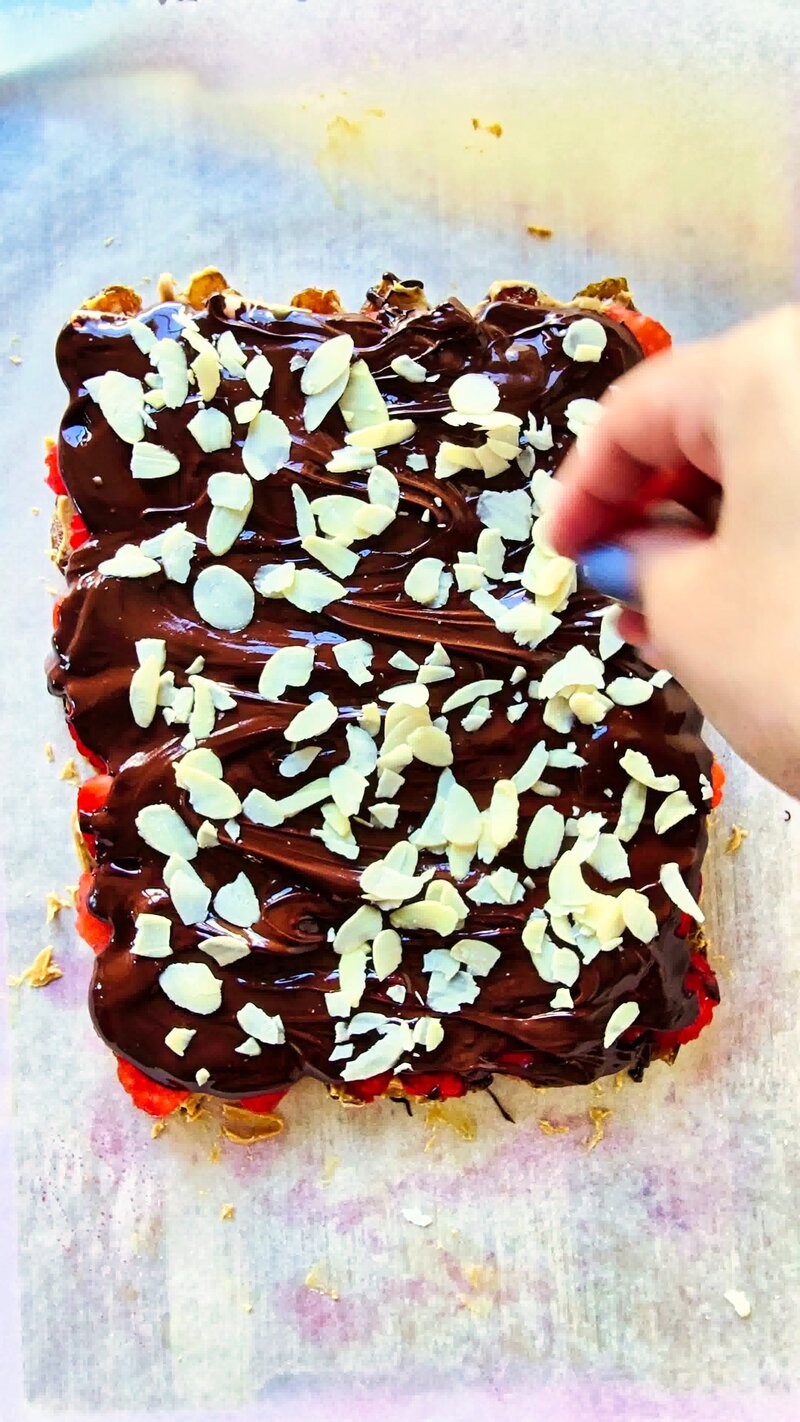 Image of the recipe cooking step-1-10 for Strawberry Chocolate Date Bark