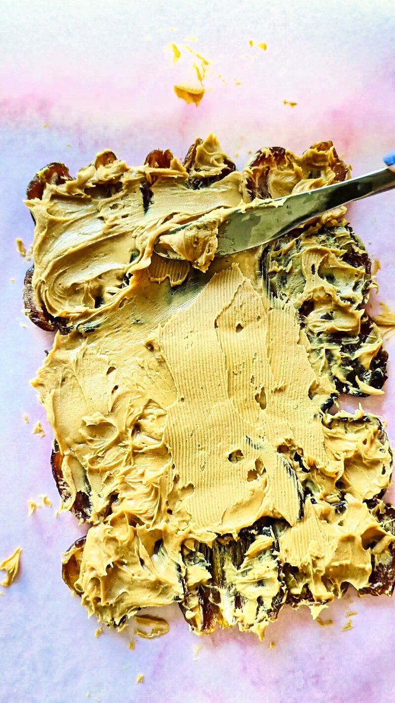 Image of the recipe cooking step-1-4 for Strawberry Chocolate Date Bark