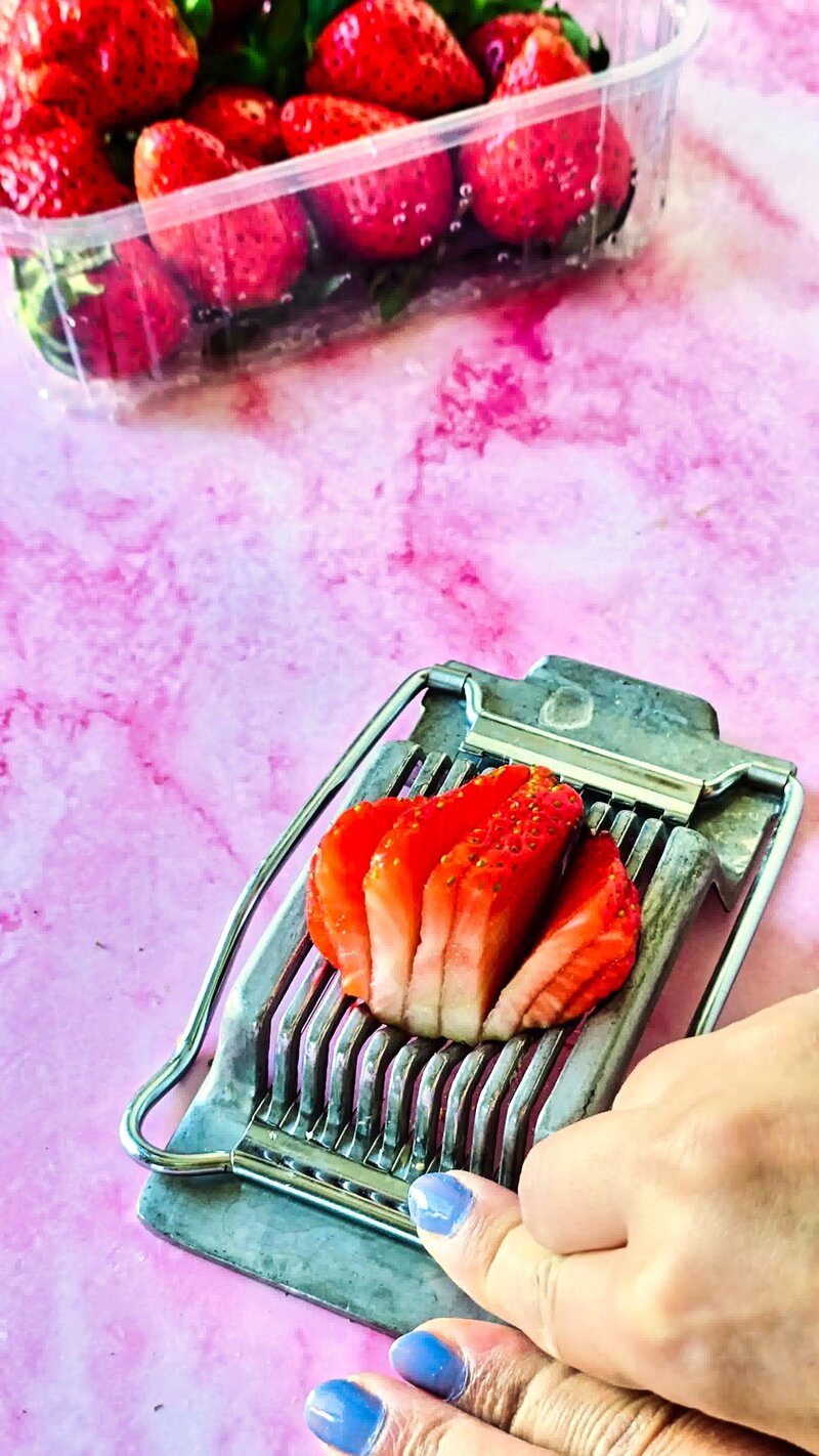 Image of the recipe cooking step-1-5 for Strawberry Chocolate Date Bark