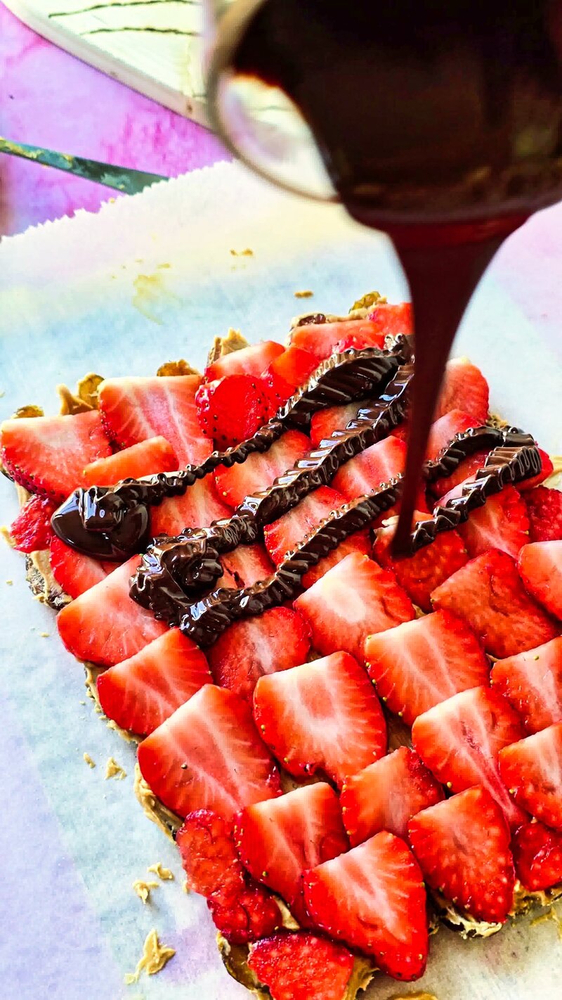 Image of the recipe cooking step-1-7 for Strawberry Chocolate Date Bark