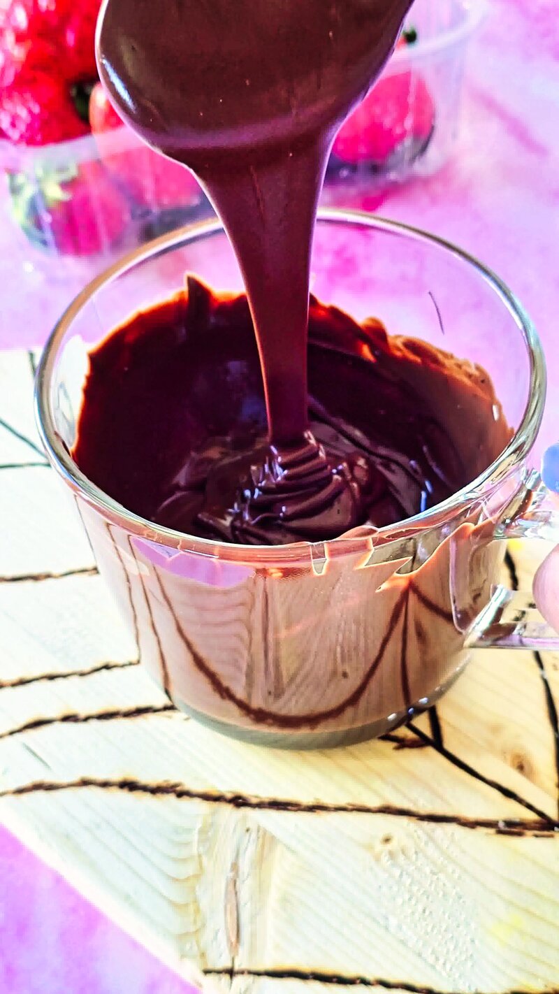 Image of the recipe cooking step-1-8 for Strawberry Chocolate Date Bark