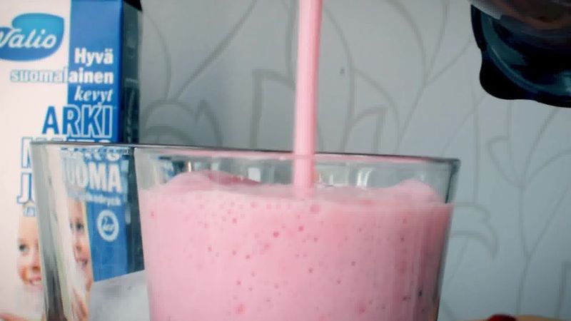 Image of the recipe cooking step-1-6 for Strawberry Lassi Recipe - Strawberry Yogurt Smoothie  