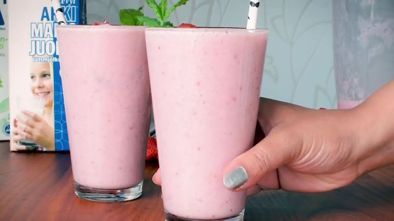 Image of the recipe cooking step-1-8 for Strawberry Lassi Recipe - Strawberry Yogurt Smoothie  