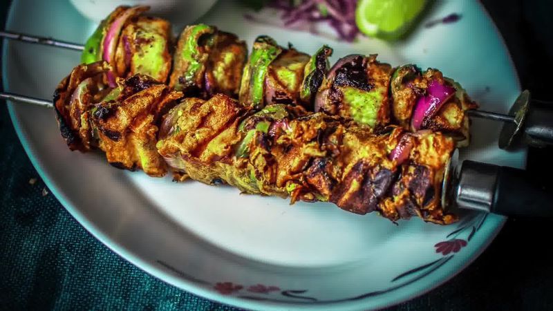 Image of the recipe cooking step-7-2 for Paneer Tikka