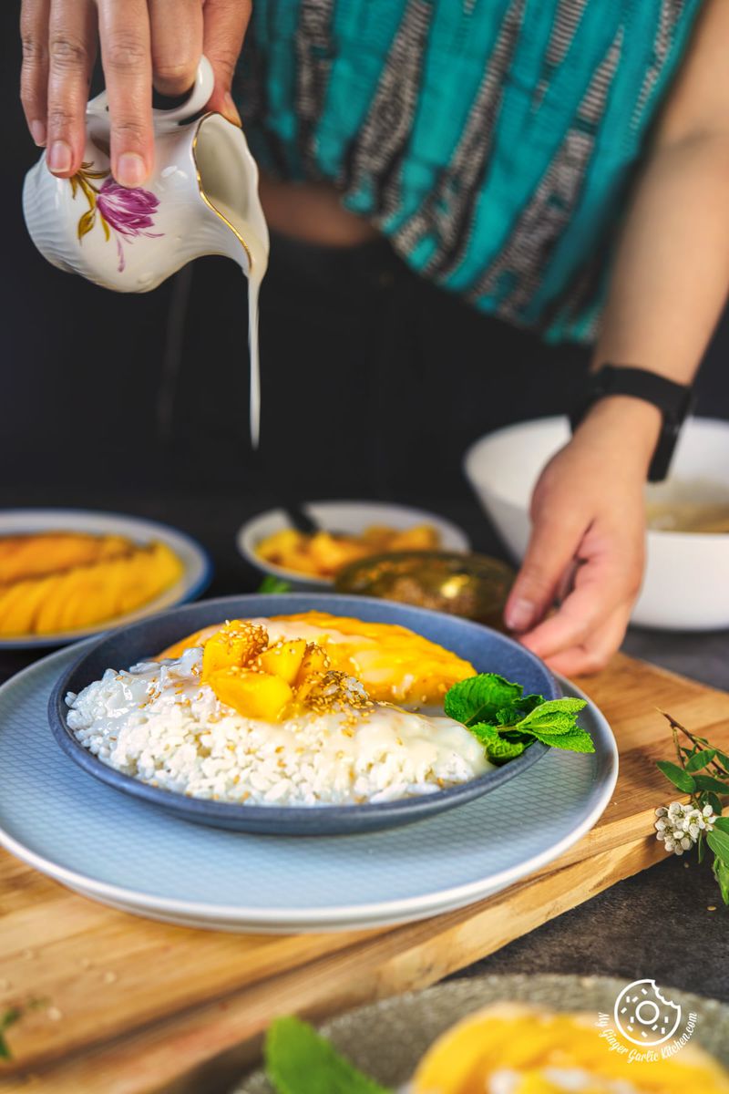 https://cdn.mygingergarlickitchen.com/images/800px/800px-thai-mango-sticky-rice-6.jpg