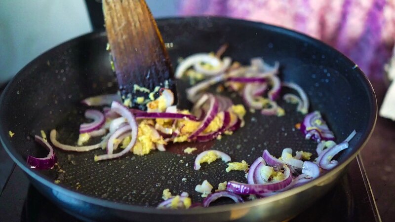 Image of the recipe cooking step-3-1 for Thai Red Curry Ramen