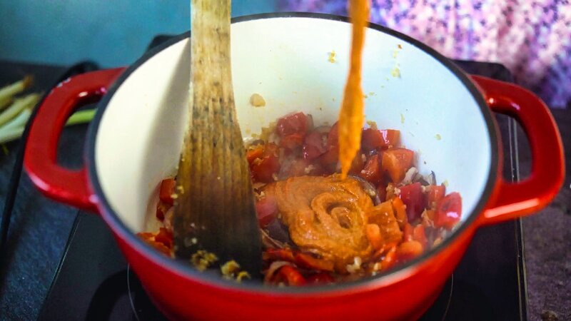 Image of the recipe cooking step-4-3 for Thai Red Curry Ramen