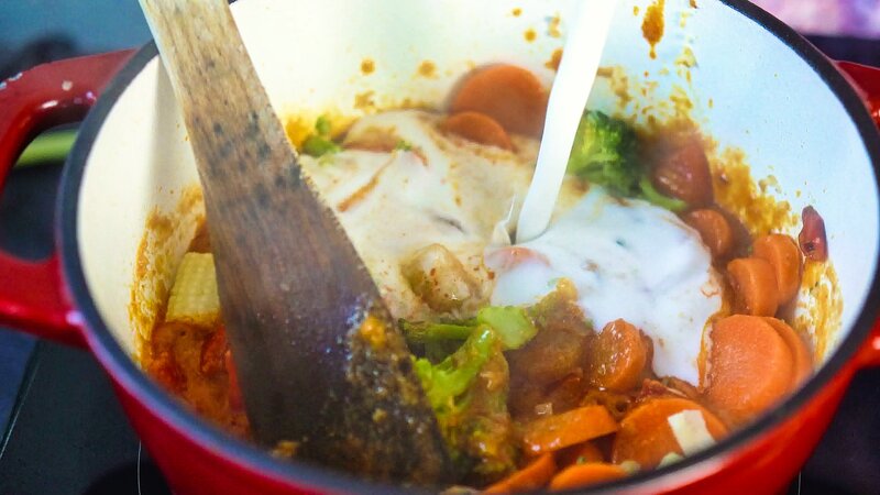 Image of the recipe cooking step-5-1 for Thai Red Curry Ramen