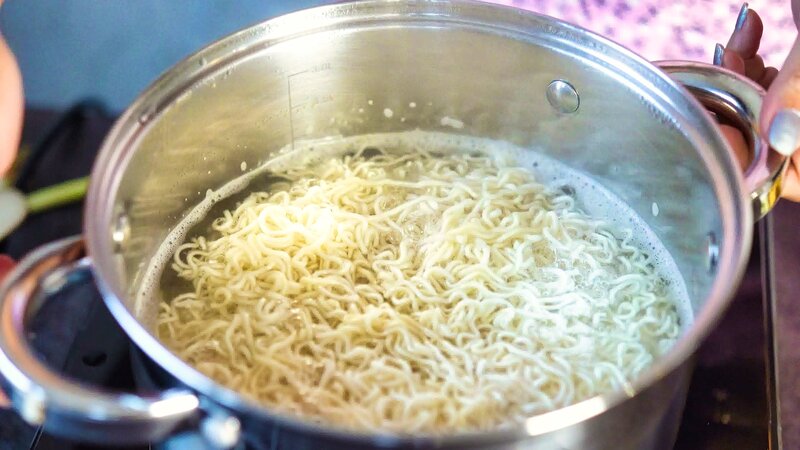 Image of the recipe cooking step-6-1 for Thai Red Curry Ramen