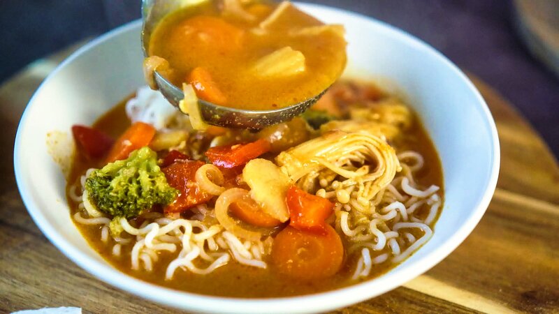 Image of the recipe cooking step-7-2 for Thai Red Curry Ramen