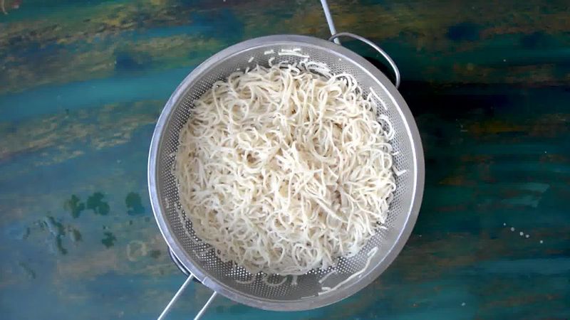 Image of the recipe cooking step-1-3 for Easy Veg Schezwan Noodles Recipe