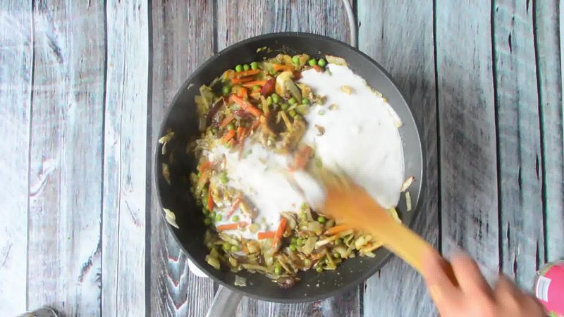 Image of the recipe cooking step-1-10 for Vegan Thai Green Curry Vegetable Noodles (Video Recipe)