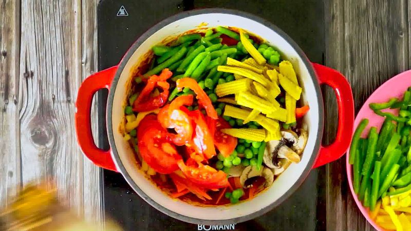 Image of the recipe cooking step-1-10 for Vegetable Jalfrezi