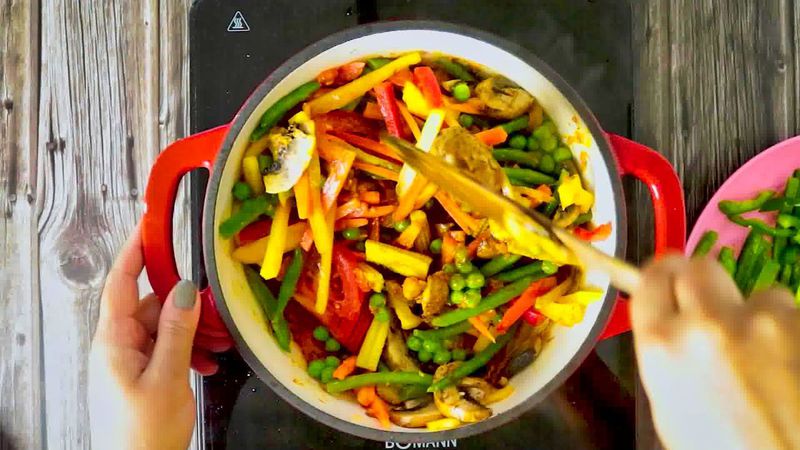 Image of the recipe cooking step-1-11 for Vegetable Jalfrezi
