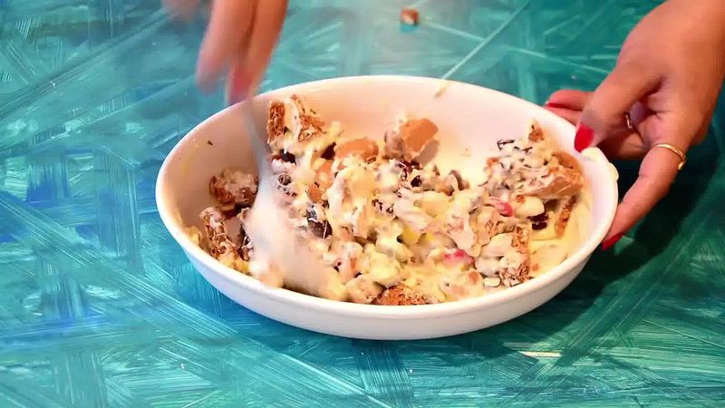 Image of the recipe cooking step-1-5 for Christmas Rocky Road | White Chocolate Rocky Road Recipe